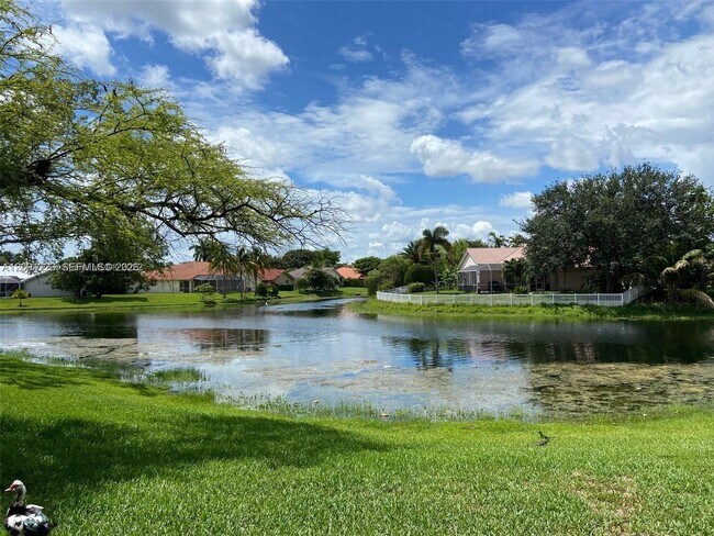 Foto del edificio - 450 Palm Cir