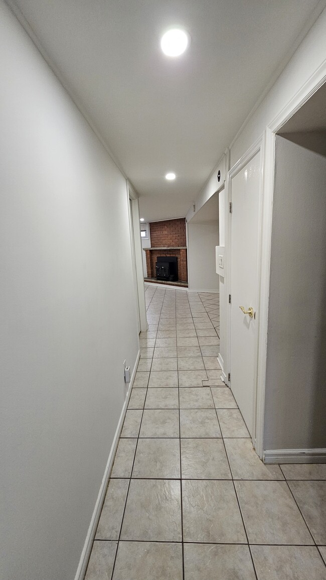 Building Photo - 98 Anthia Dr