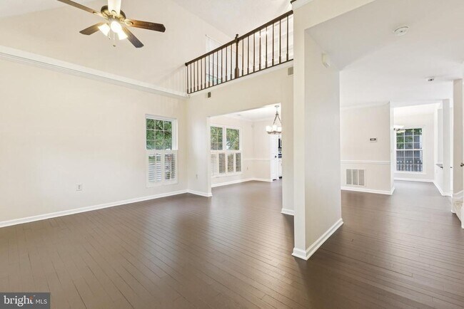 Building Photo - 507 Foxridge Dr SW
