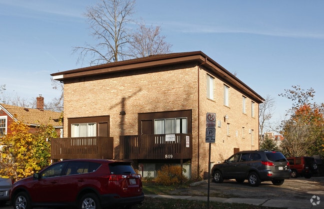 Building Photo - 819 Brown St