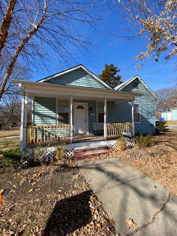 9436 Haskins St, Lenexa, KS 66215 House for Rent in Lenexa, KS