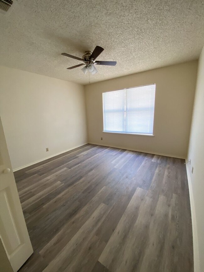 Foto del edificio - 3 bedroom home close to GAFB