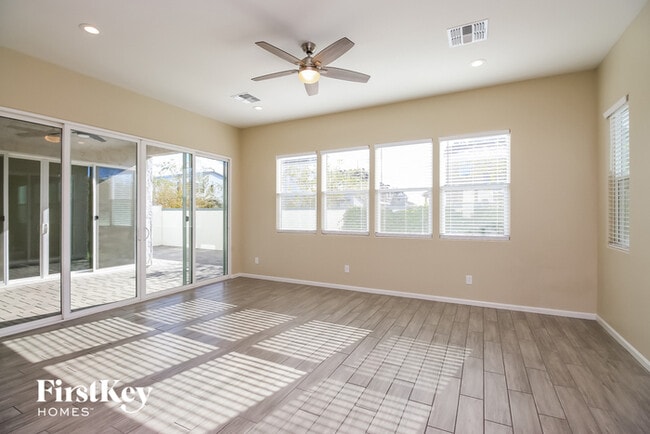 Foto del edificio - 355 N 157th Ln