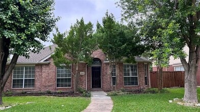 Building Photo - 2440 Ravenhurst Dr