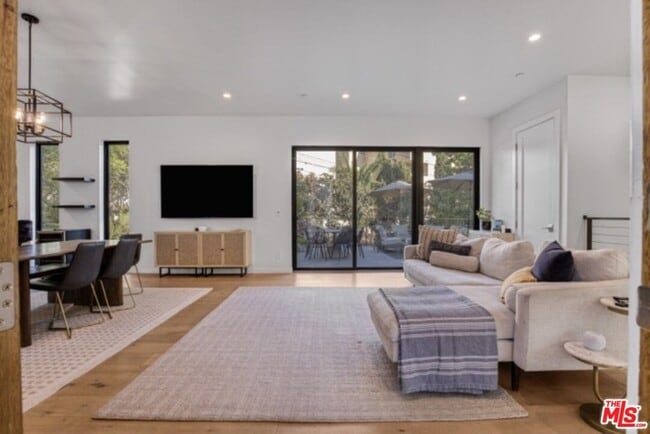 Building Photo - 4852 Seldner St E