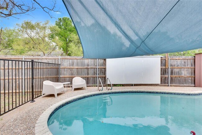 Foto del edificio - 8304 Beaver Brook Ln