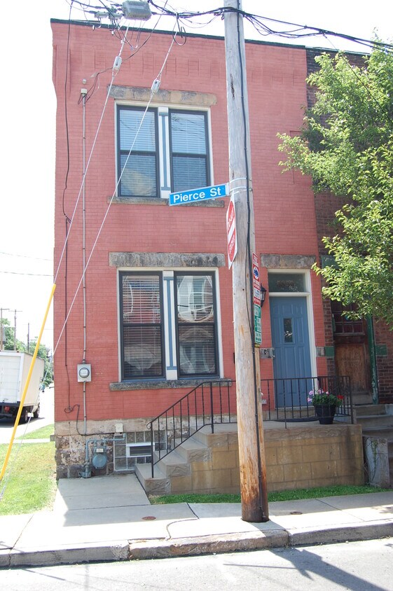 End Unit Townhome in Shadyside - 5850 Pierce St