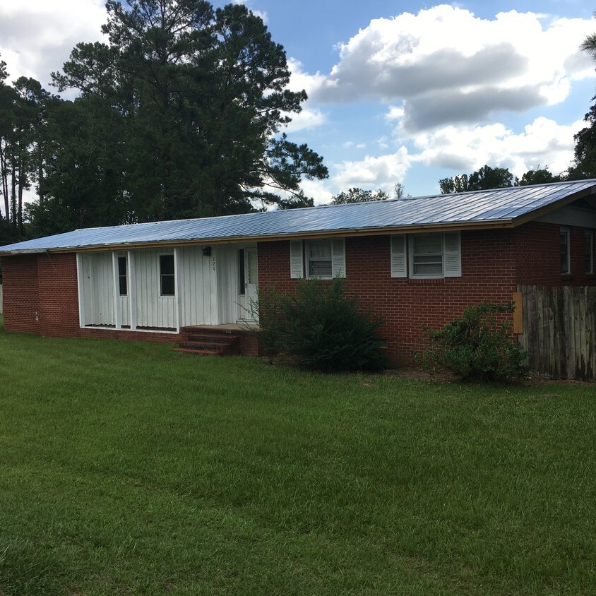220 Piney Green Rd, Jacksonville, NC 28546 House Rental in