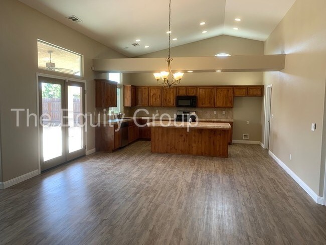 Building Photo - 2337 W Wren Ave