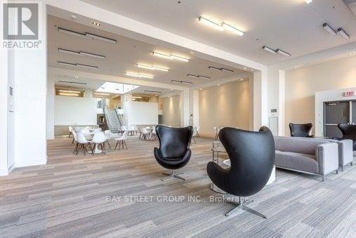 Building Photo - 36 Lisgar St