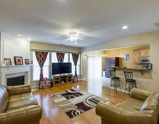 Foto del edificio - 434 Lazy Creek Ln
