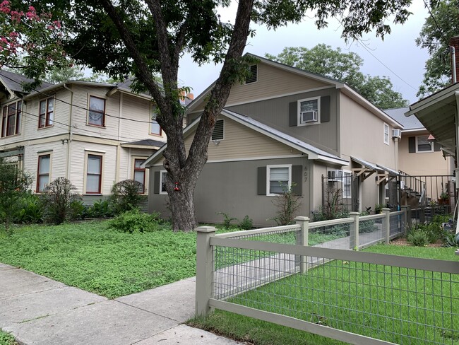 Building Photo - 607 Barbe St