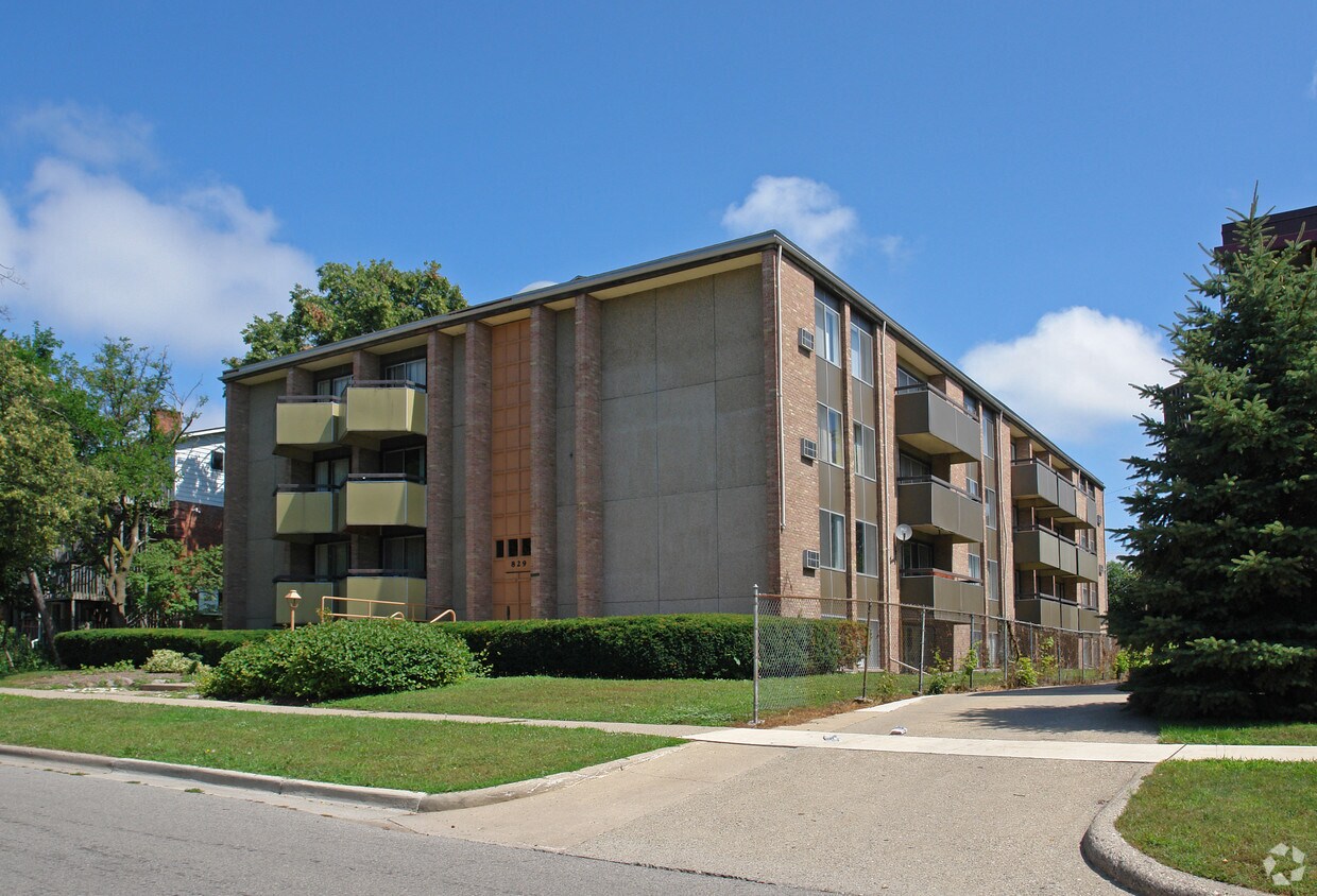 Heritage House Apartments in Ann Arbor, MI