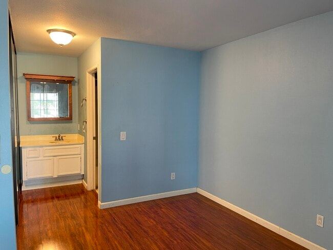 Building Photo - 8594 Summerdale Rd