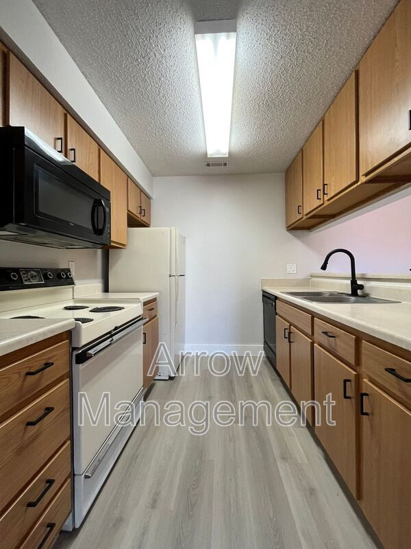 Primary Photo - 2330 N 44th St