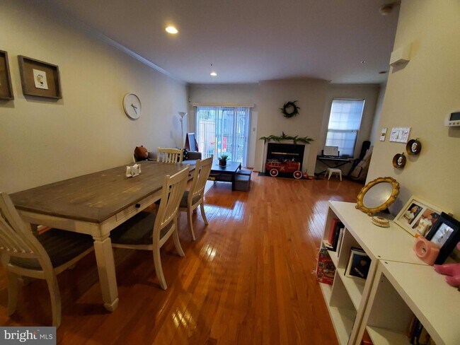 Foto del edificio - 434 Fort Hill Cir