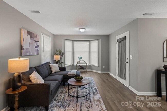 Foto del edificio - 6224 Rosecroft Dr