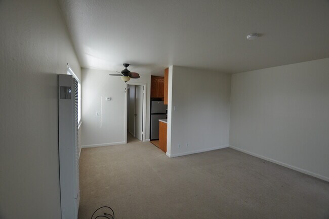 Building Photo - 812 Bayswater Ave