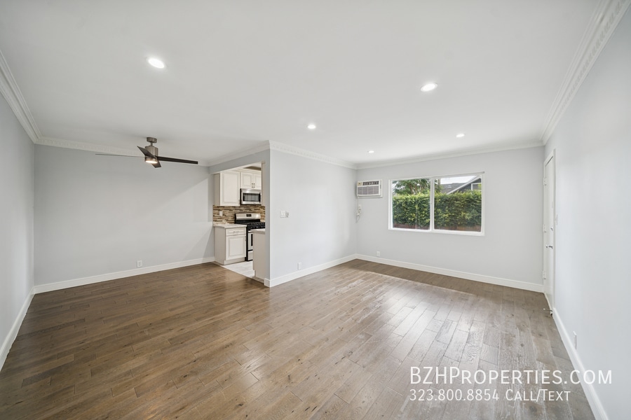 Primary Photo - 7571 Willoughby Ave