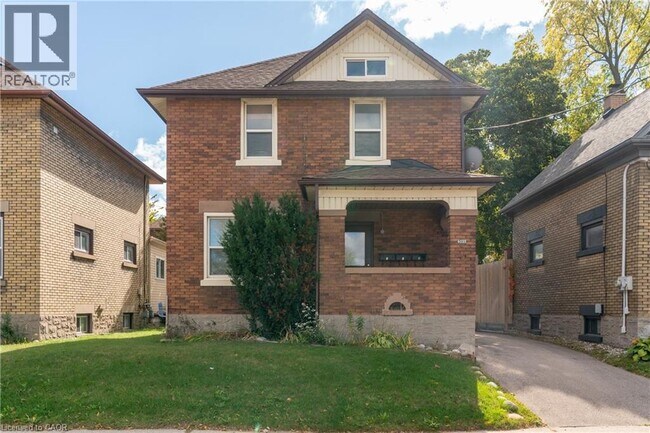 Photo du bâtiment - 503 Victoria St N