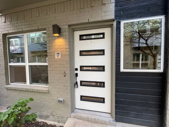 Building Photo - Modern living in trending East Dallas at METRO AT LIVE OAK!