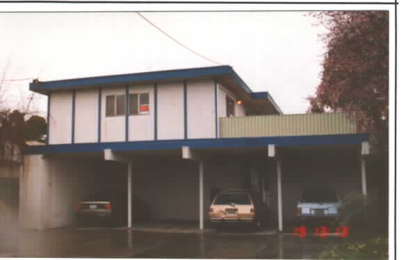 Building Photo - 3230 Belmont Ave