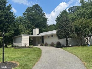 Building Photo - 1306 Pine Ridge Ln