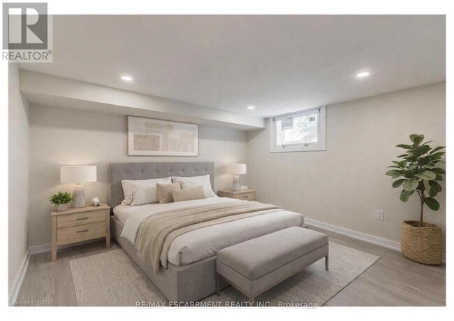 Building Photo - 129 E 22nd St