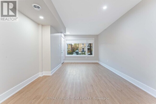 Photo du bâtiment - 119 Springfield Rd