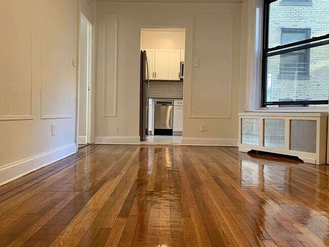 Foto del edificio - "Chic Urban Retreat: Cozy 1-Bedroom Condo in Vibrant Astoria!"
