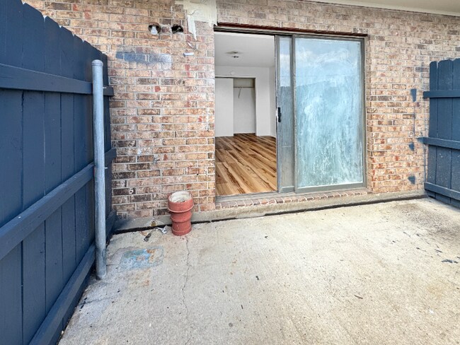 Building Photo - 4289 Lac Saint Pierre Dr