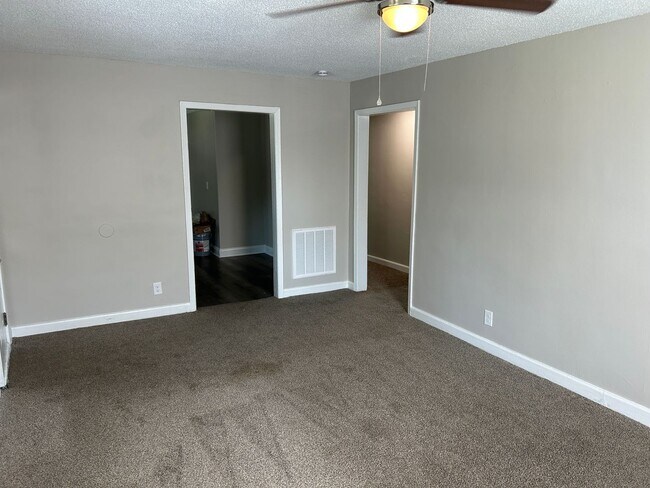 Foto del edificio - 1659 23rd St NE