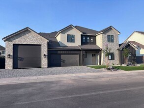 Building Photo - 2688 E Rosedale Dr