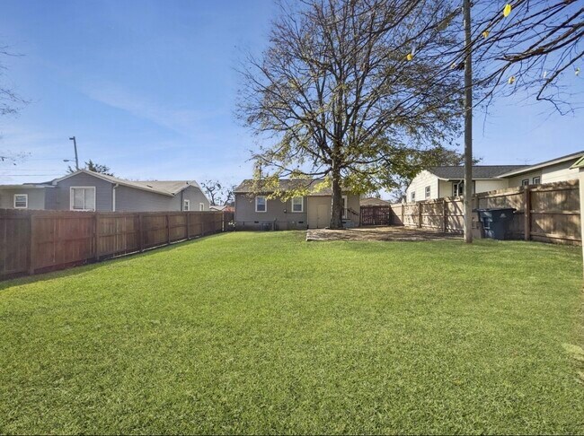 Foto del edificio - 6402 Frisco Ave