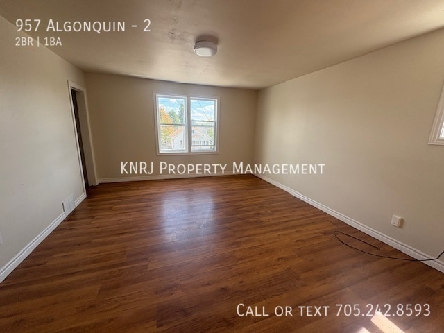 Photo du bâtiment - Spacious Second Floor Apartment