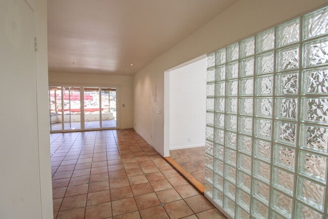 Building Photo - 299 Albert Dr