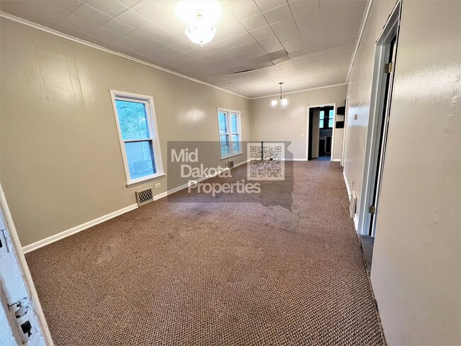 Foto del edificio - 908 E 3rd- 2 bed