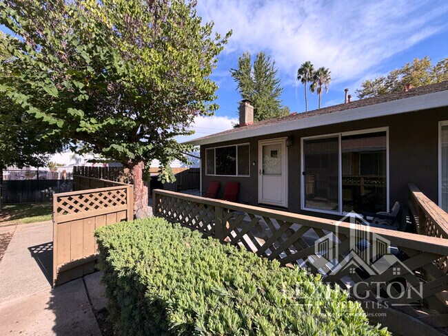 Foto del edificio - Stunning, 2BD/1BA, Condo home in The Villaggio Community, near Madison Ave. and American River Co...
