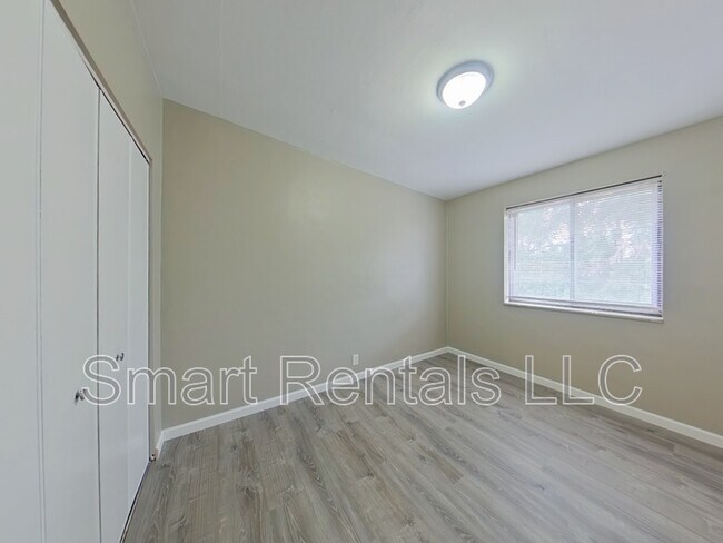 Building Photo - 4300 Fairview Ave