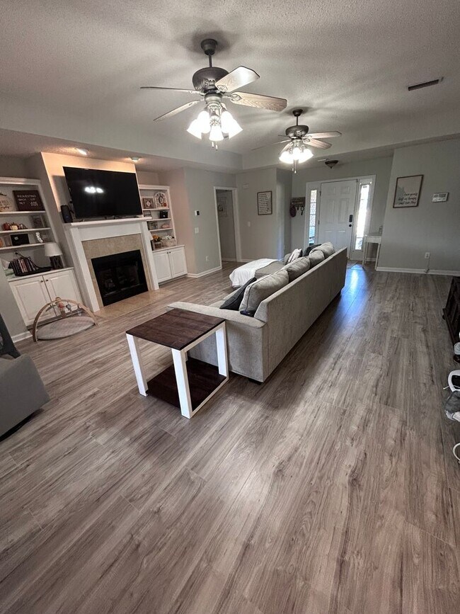 Building Photo - Indian Creek Subdivision!