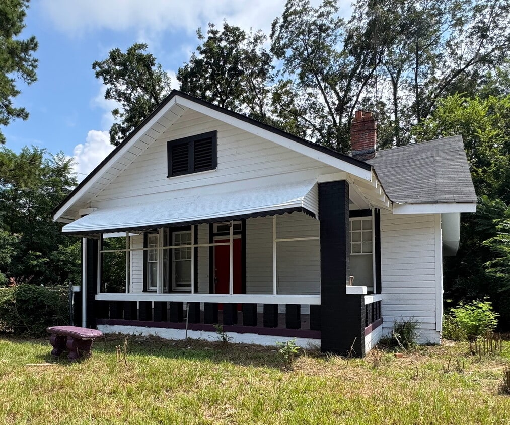 Primary Photo - 1011 Sayre St