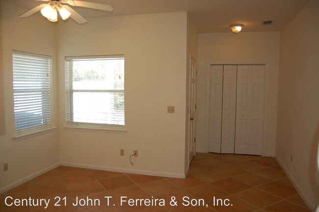 Building Photo - 2641 S Fletcher Ave