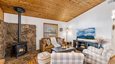 Building Photo - 210 Kiowa