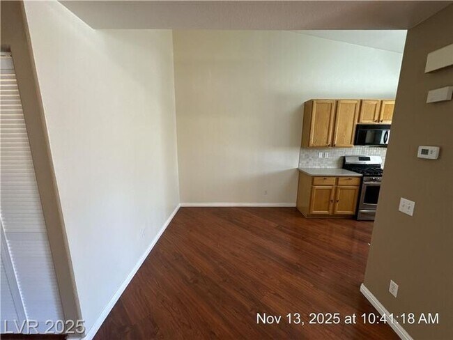 Building Photo - GORGEOUS 2nd FLOOR UNIT IN DESIRABLE GATED...