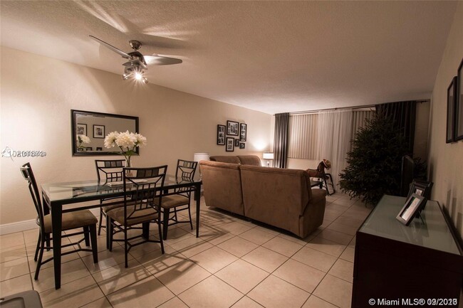 Foto del edificio - 9125 SW 77th Ave