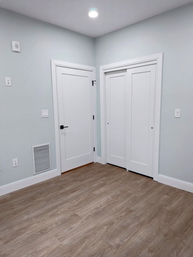 Building Photo - 275 Border St