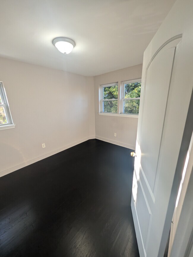 Building Photo - 3800 Bonview Ave