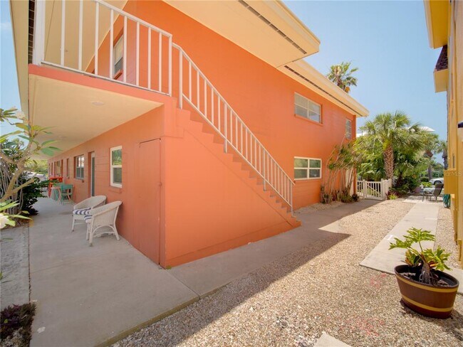 Building Photo - 6601 Sunset Way