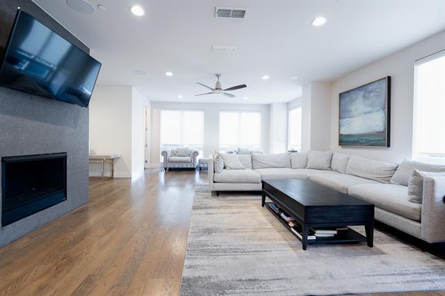 Foto del edificio - 2934 N Hall St