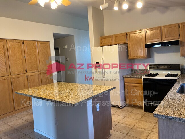 Foto del edificio - 8648 W Paradise Ln